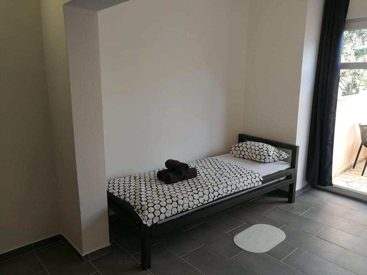 Aurelia Apartments, Вир Екстериор снимка