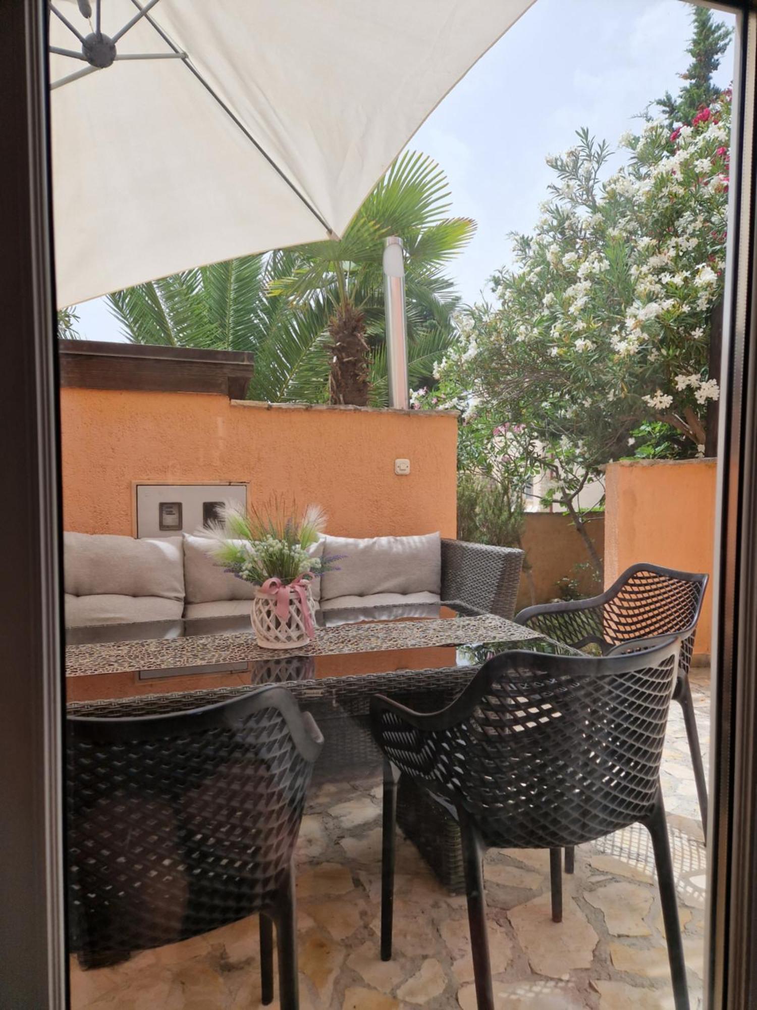 Aurelia Apartments, Вир Екстериор снимка