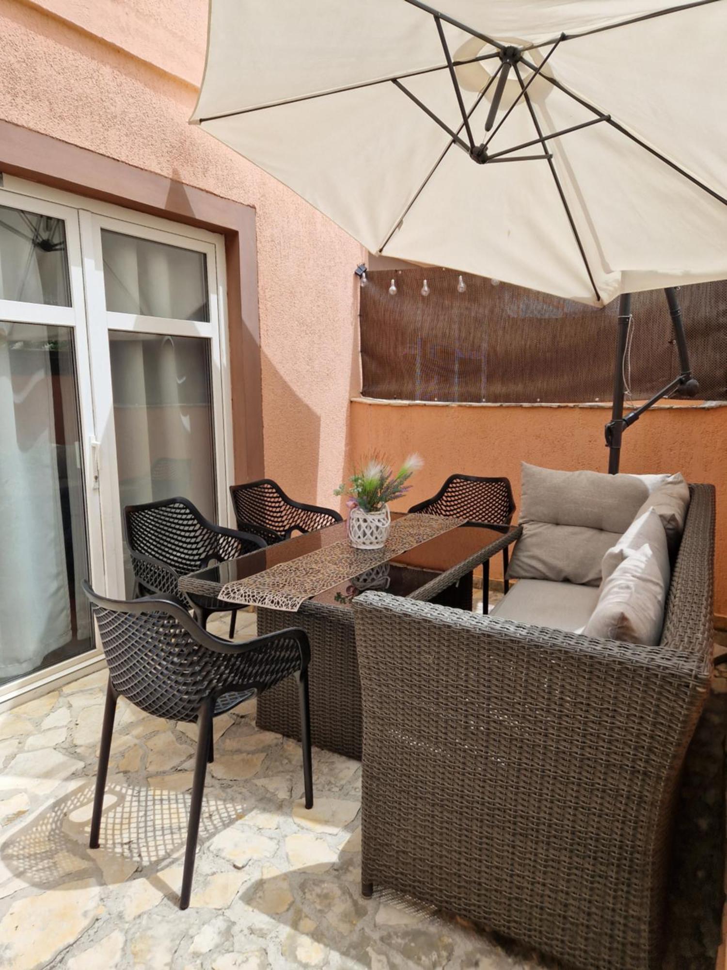Aurelia Apartments, Вир Екстериор снимка