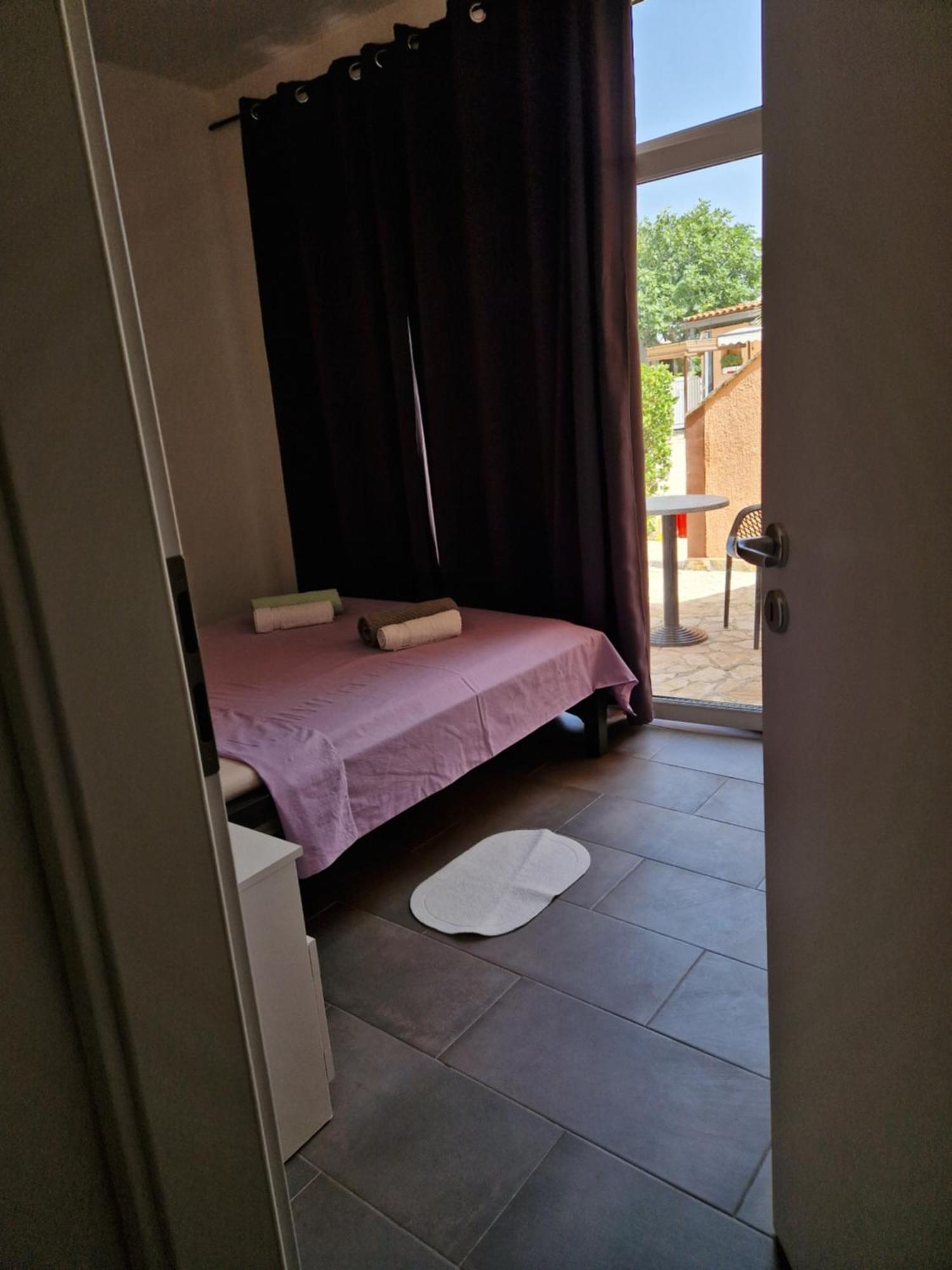 Aurelia Apartments, Вир Екстериор снимка