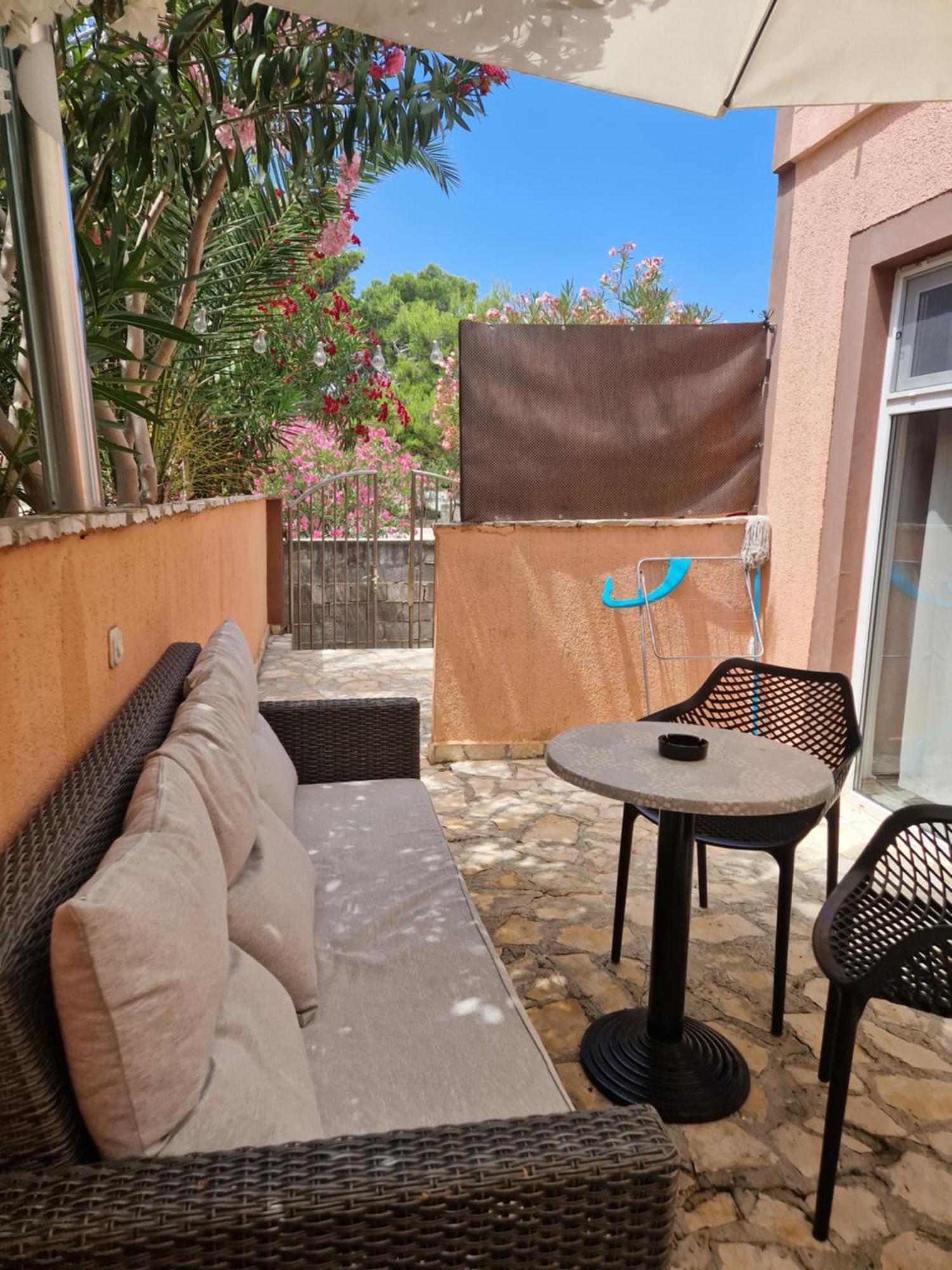 Aurelia Apartments, Вир Екстериор снимка